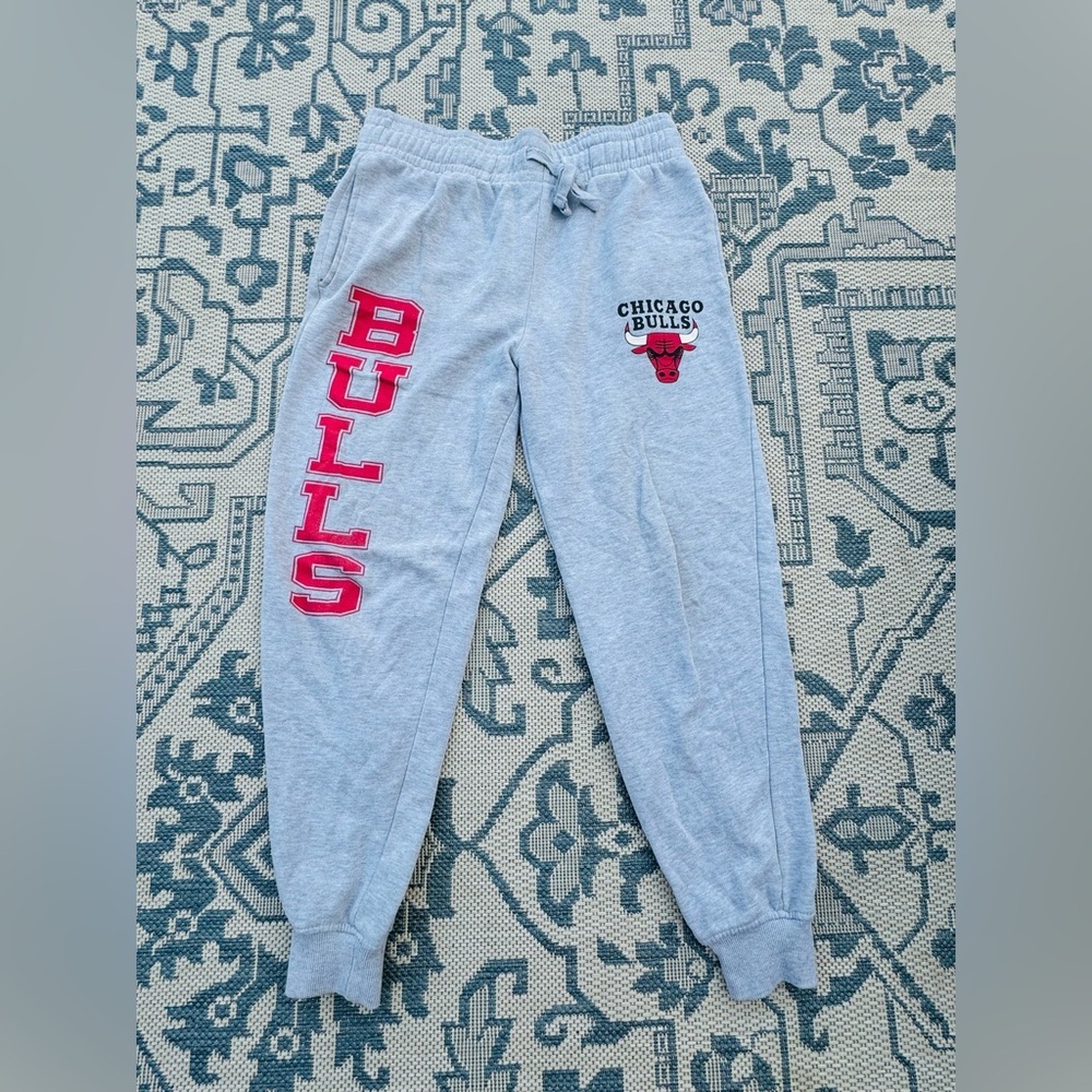 UNK Men's NBA Gray Red Chicago Bulls Logo Sweat Pants Pockets Drawstring Size M